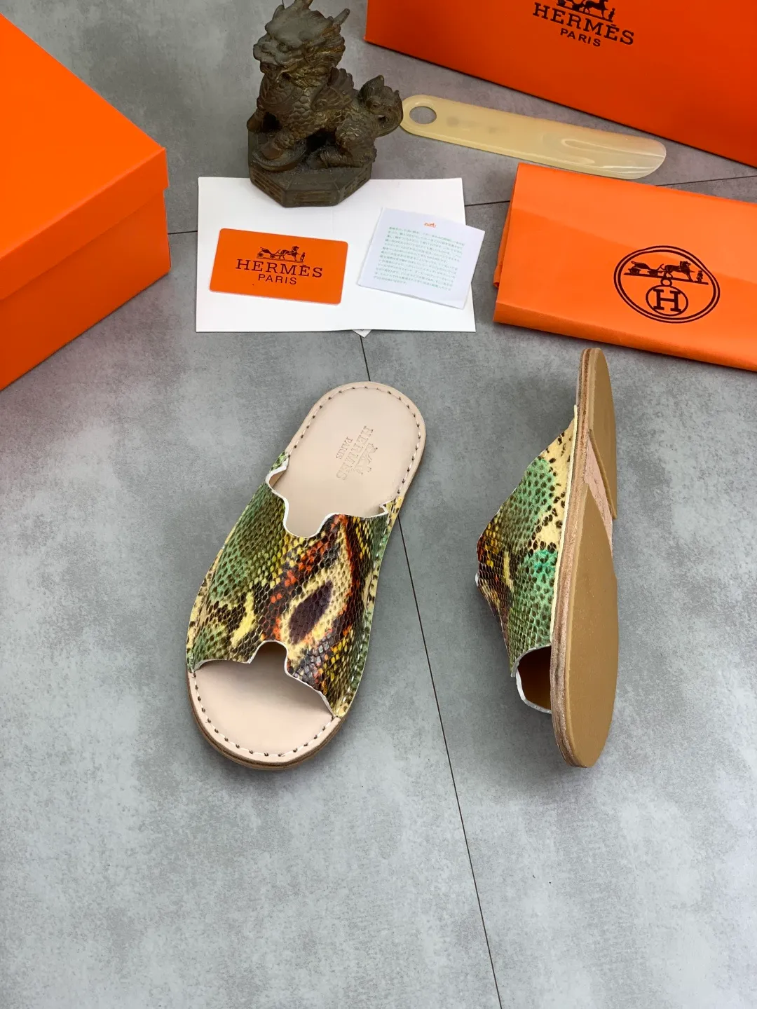Men's men's shoes 💰P360 new model (genuine leather outsole series) new colors are coming simultaneously on the official website [HERMES] Hermès series: original development, original anatomy display, exclusive outsole [Material] Sole: original genuine leather sole with cow essence film 🌸. Fabric Original calfskin Lining: Imported cowhide, delicate and soft Code number: 38-44